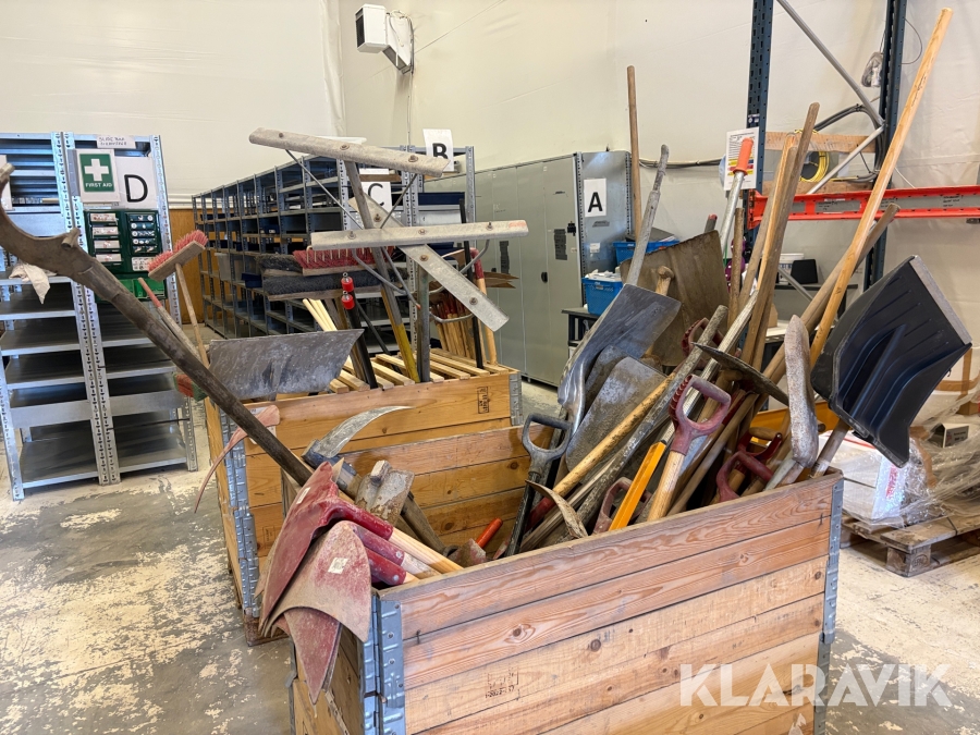 Trädgårdsredskap 2 pallar