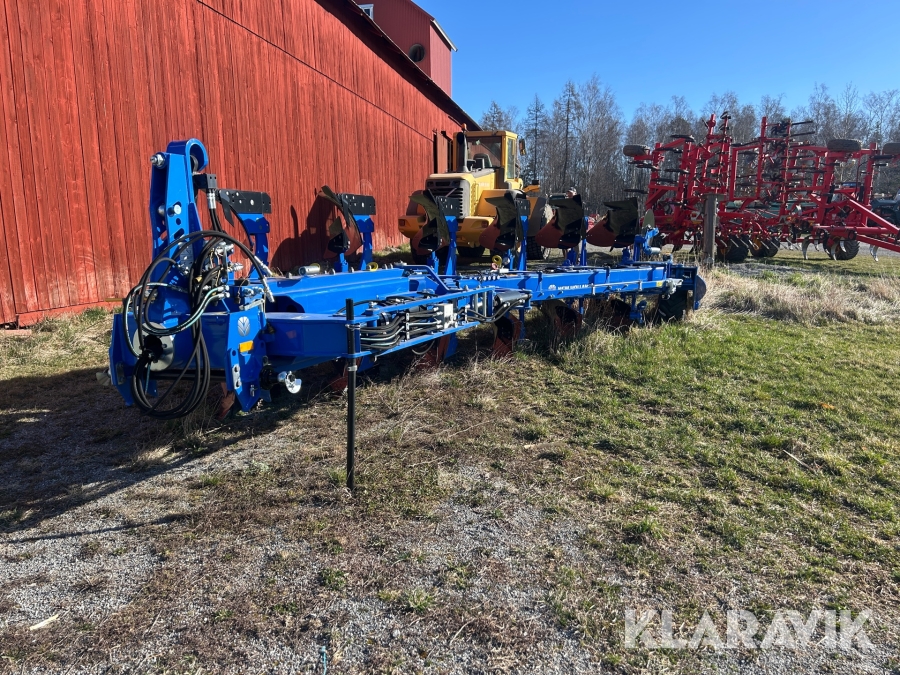 On land Plog New Holland PX V  OL