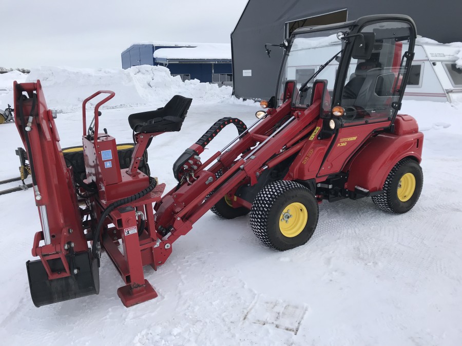 Kompaktlastare m Grävaggregat, Snöfräs, Sopvals, Hydrauliska Pallgafflar, Sandspidare mm