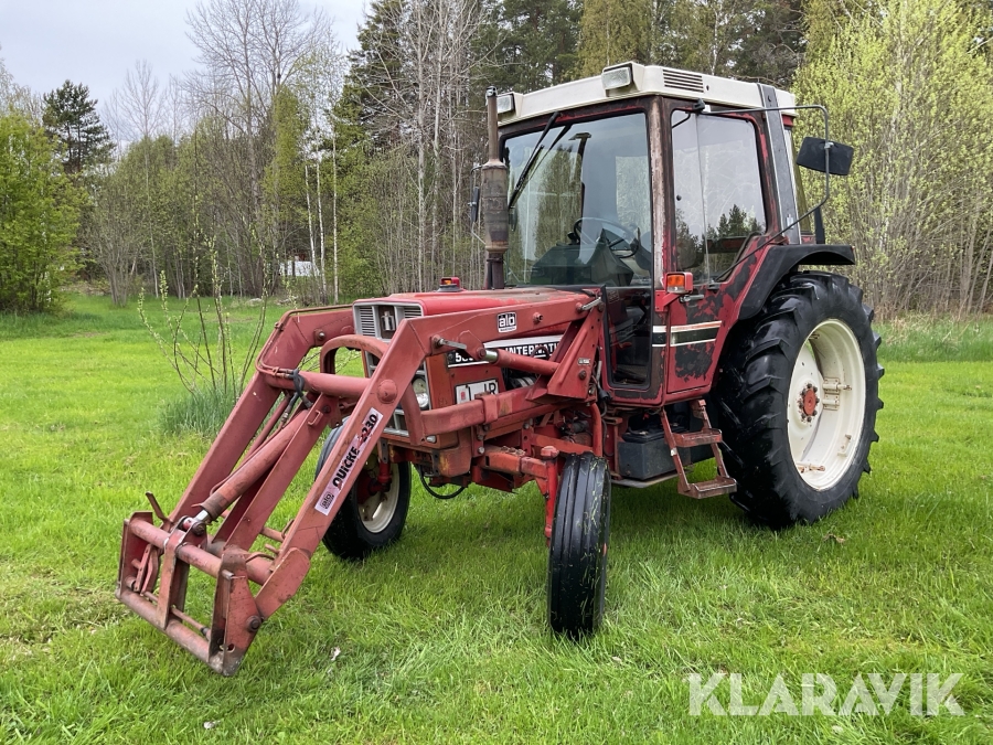 Traktor International 585XL med lastare