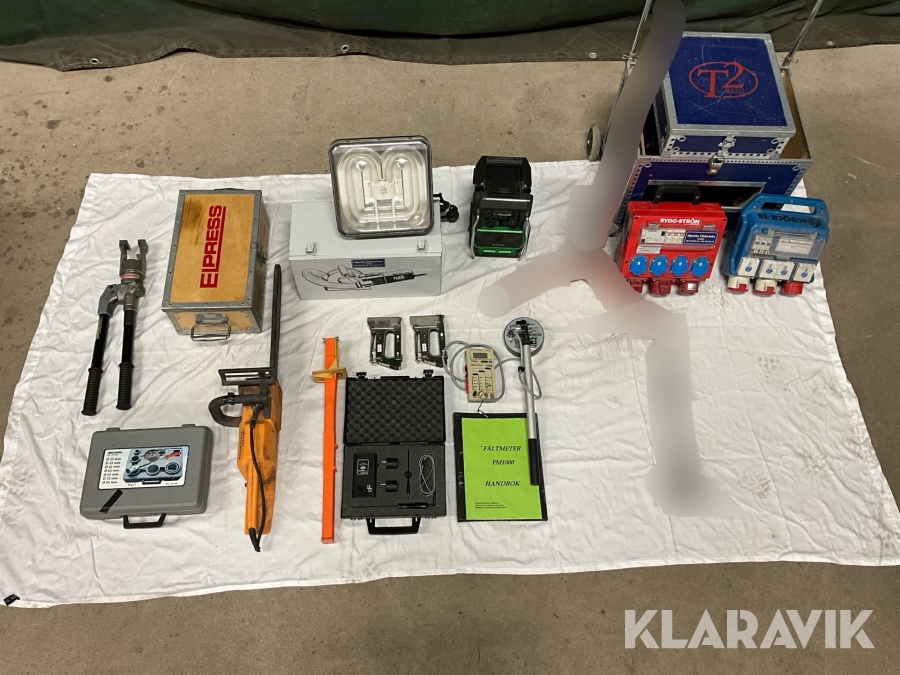 Parti med verktyg inom elinstallation