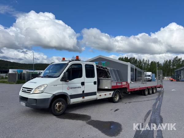 Iveco 40C18 med Maskintrailer & kappelskåp