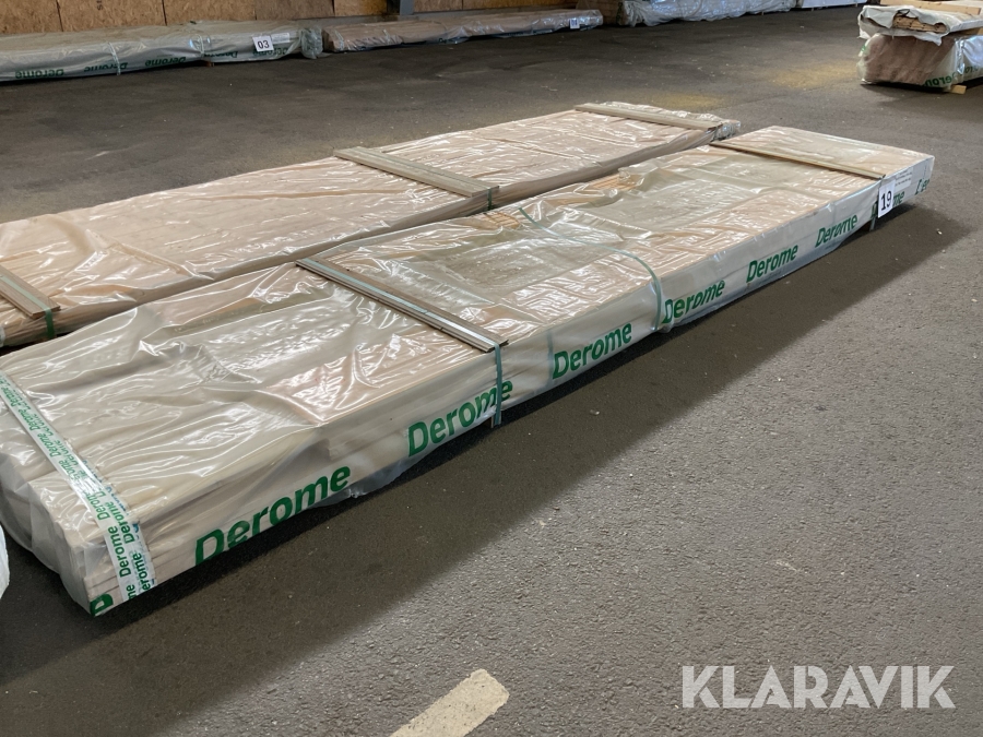 Gran Fasad Lockläkt och ytterpanelbräda grundmålad