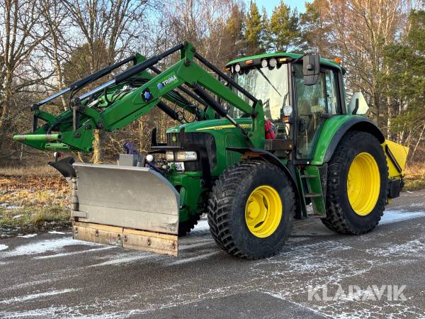 Traktor John Deere 6320 med snöredskap