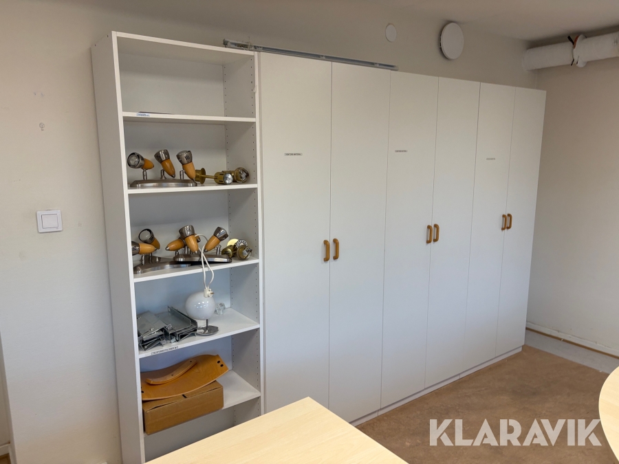 Skåp 3 st + bokhylla 1 st