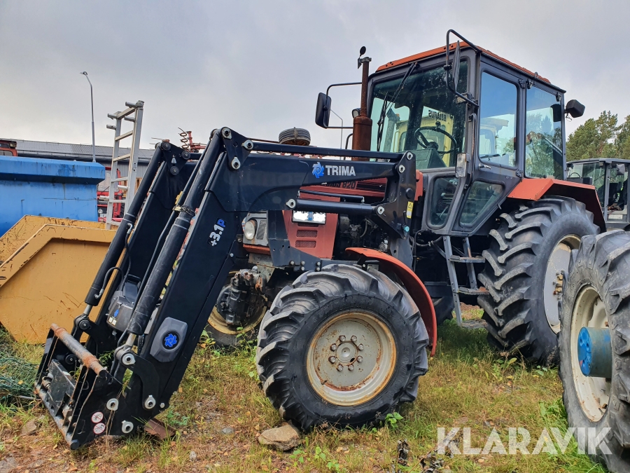 Traktor Belarus 820 med frontlastare