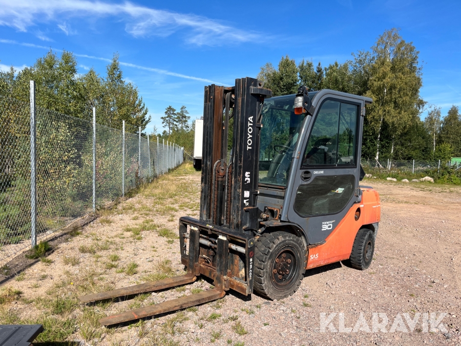 Motviktstruck Toyota 06-8FD30F