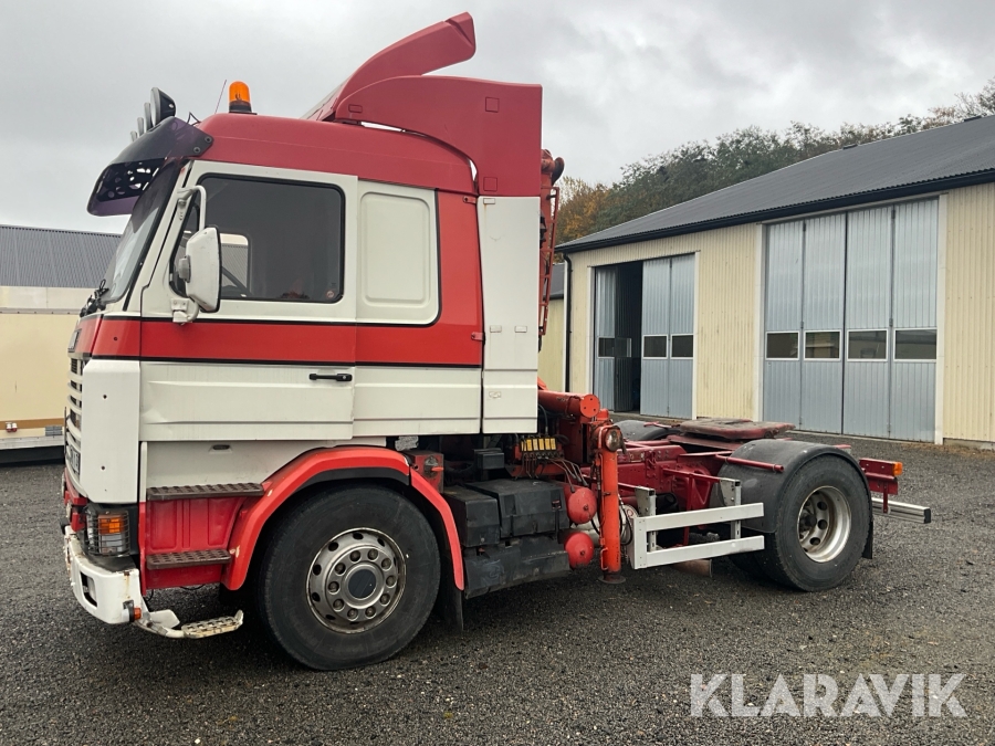 Dragbil med kran Scania R143H