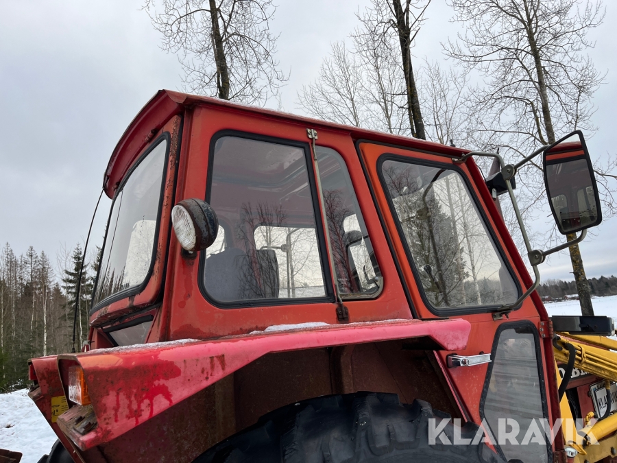 Traktor Volvo BM 2200 med frontlastare och redskap
