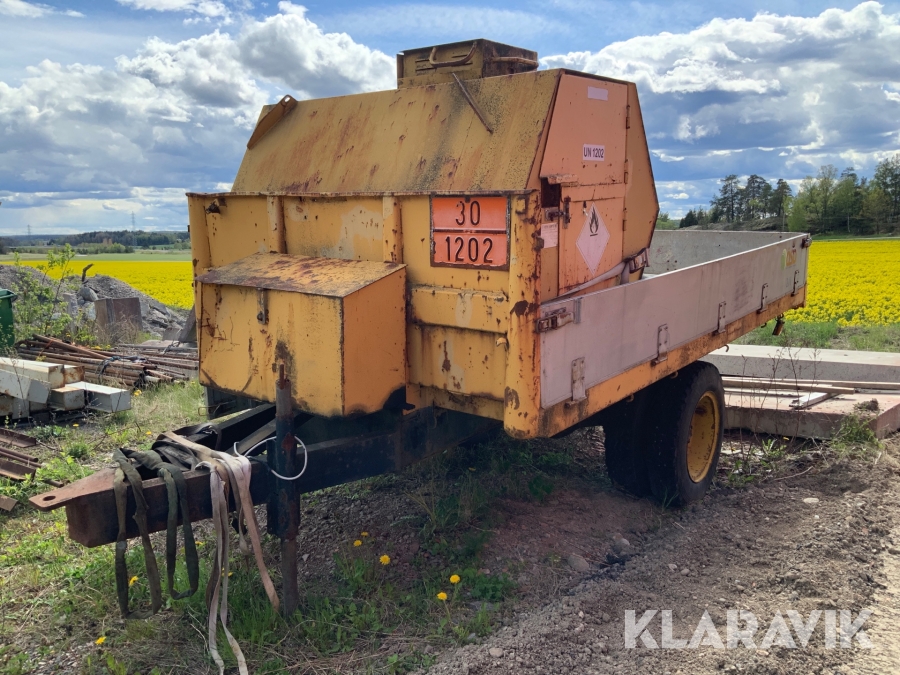 Entreprenad kärra med farmatank 