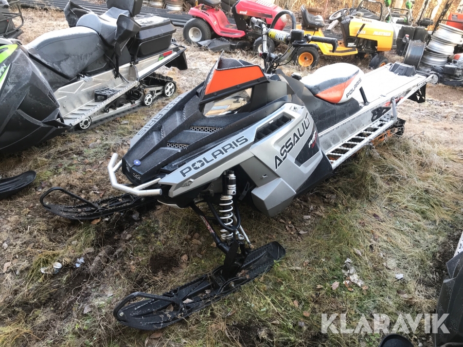 Snöskoter Polaris 800 RMK Assault