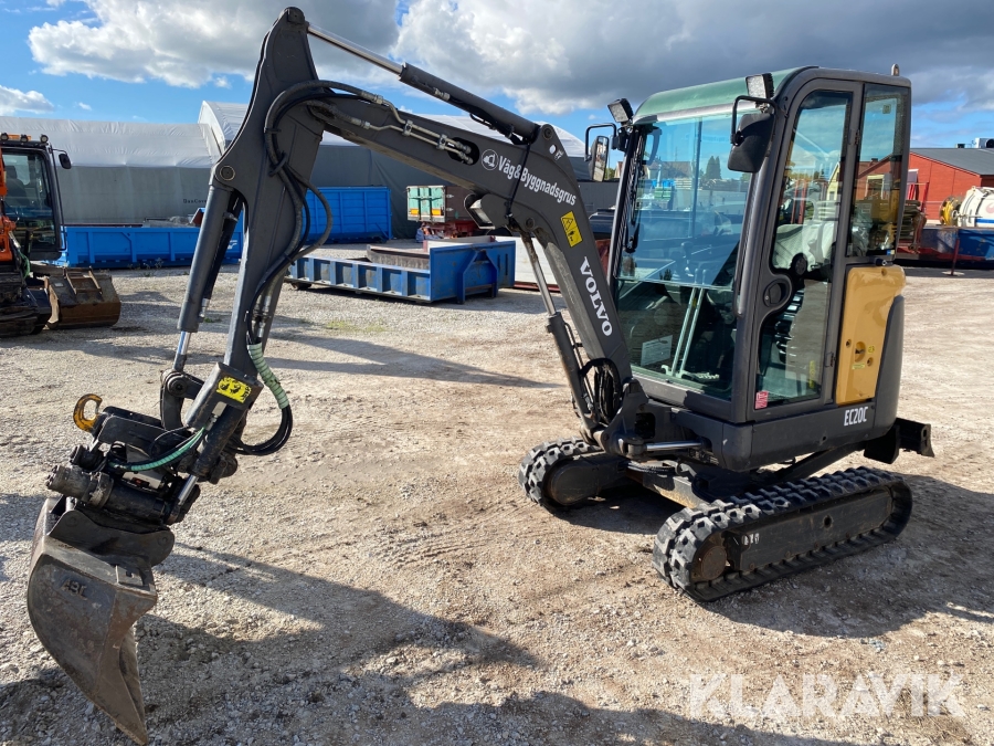 Grävmaskin Volvo Ec20c med tiltrotator och skopor