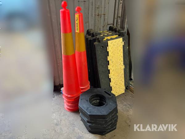 Avspärrningskonor med fötter och överkörningsskydd 