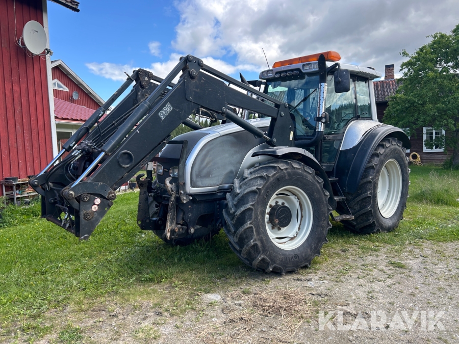 Traktor Valtra T140 med lastare