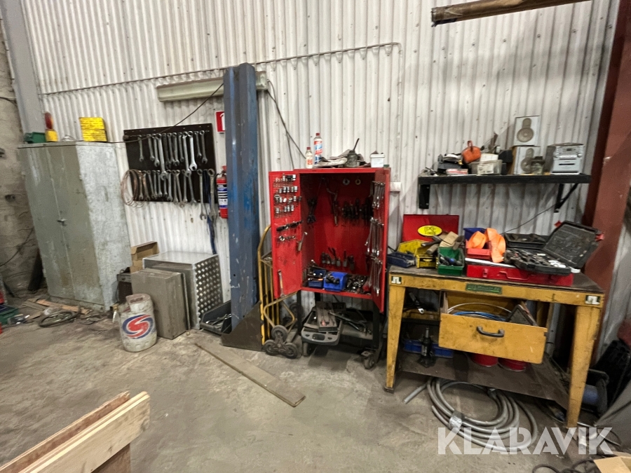 Verktygsskåp, arbetsbänk, plåtskåp med utrustning