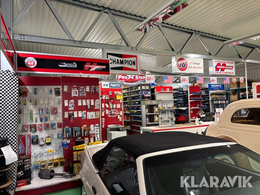 Komplett reservdelsbutik med reservdelar och inventarier olika märken även för veteranbilar