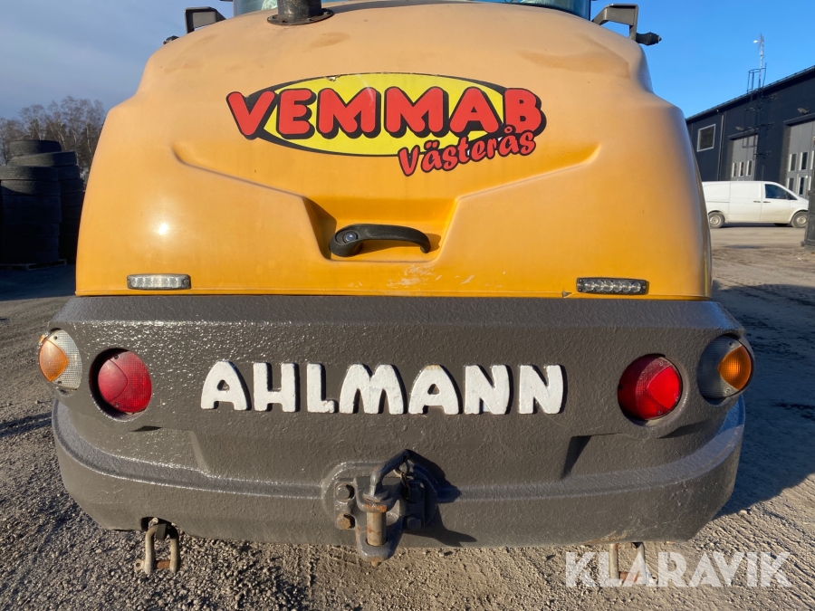 Hjullastare Ahlmann AS 900 med sopskopa