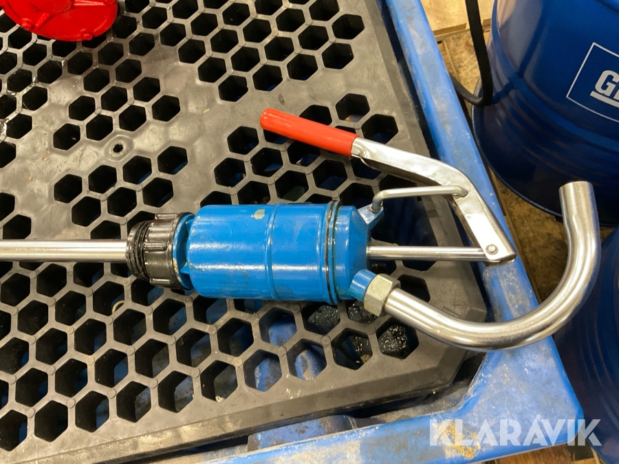 Handpump till olja