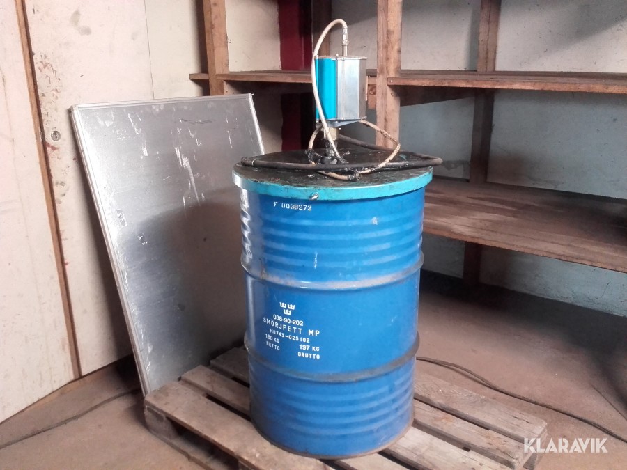 Ett fat (Halv full) Smörjfett med pump