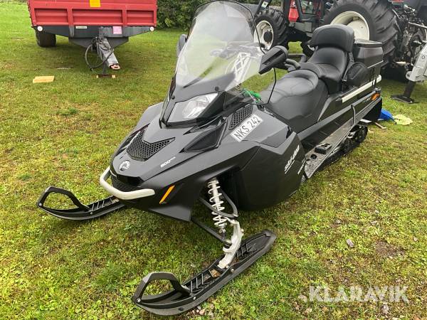 Snöskoter BRP Ski-doo expedition