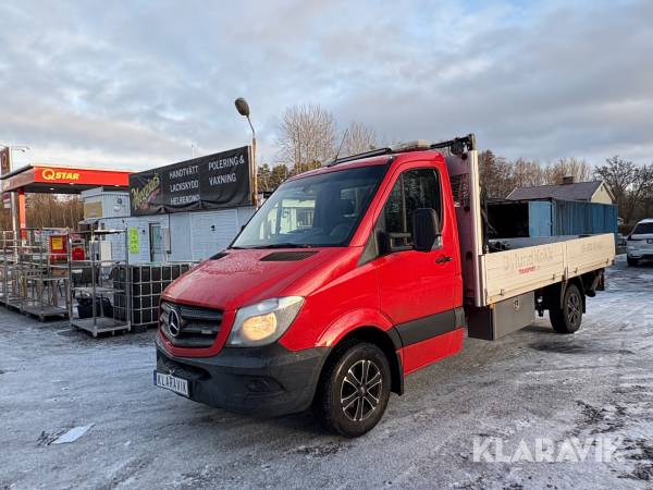 Flakbil Mercedes-Benz Sprinter med kran