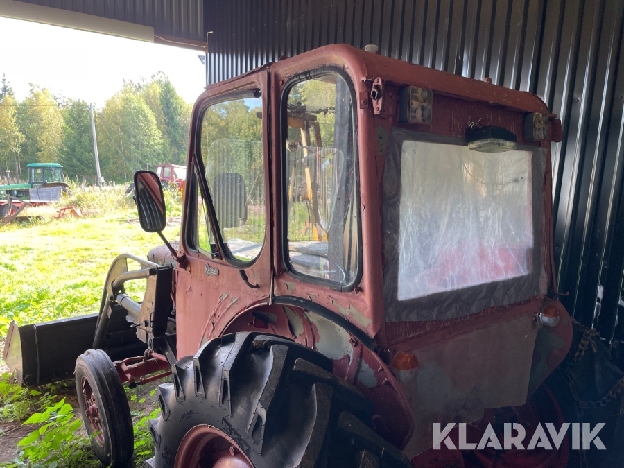Traktor Bolinder-Munktell BM 425 med lastare