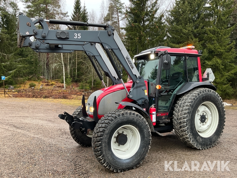 Traktor Valtra A75N med lastare