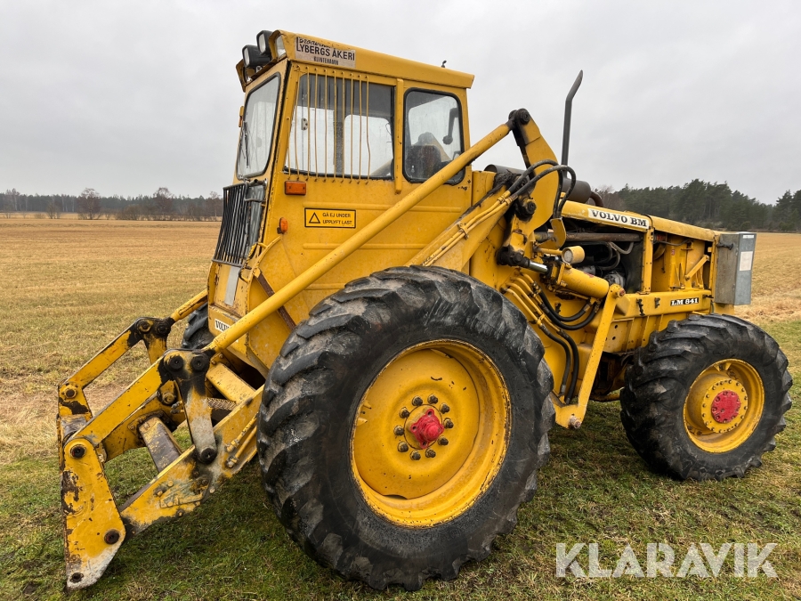 Baklastare Volvo BM LM 841 med skopa & gafflar