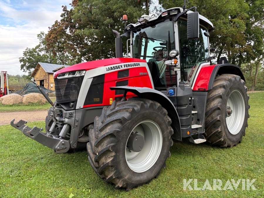 Traktor Massey Ferguson 8S.225 med frontlyft/PTO