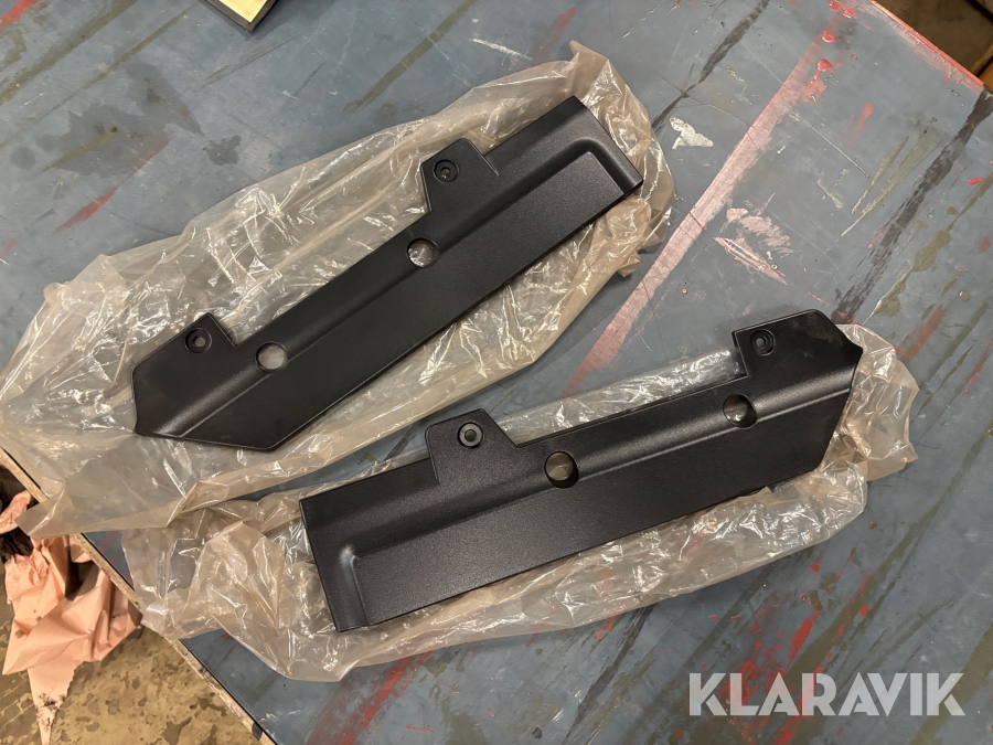 Skyddsplatta till strålkastarsarg Volvo Version 1 2 st