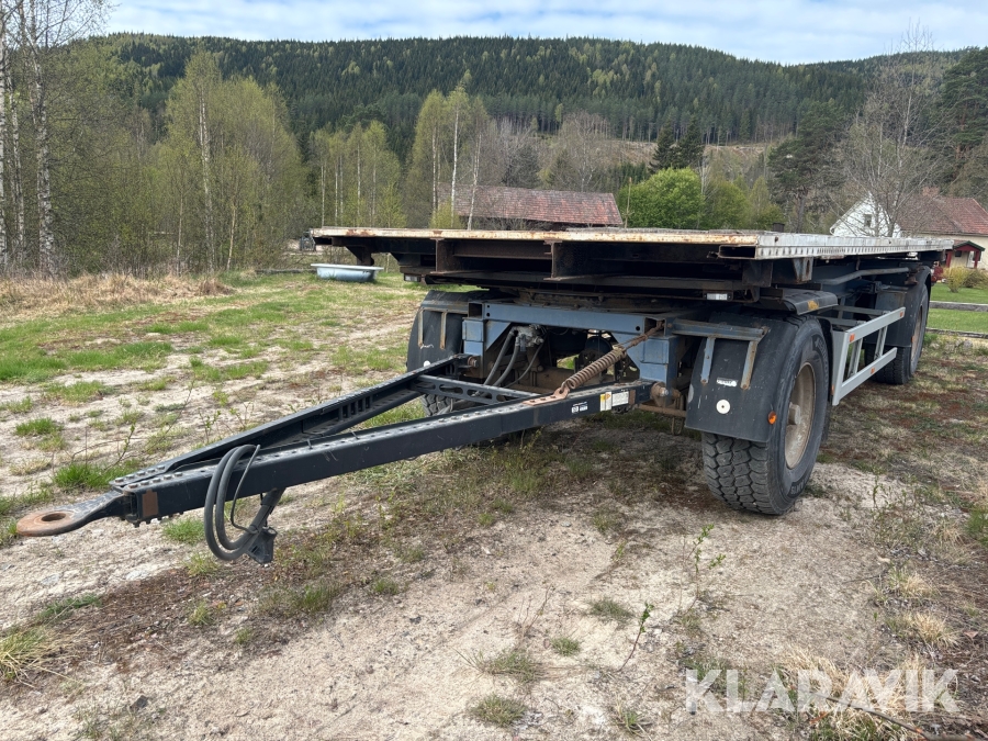 Containerchassi Krone AZW 20E med påbyggt lastväxlarflak
