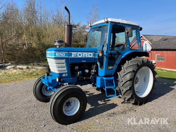 Traktor Ford 6710