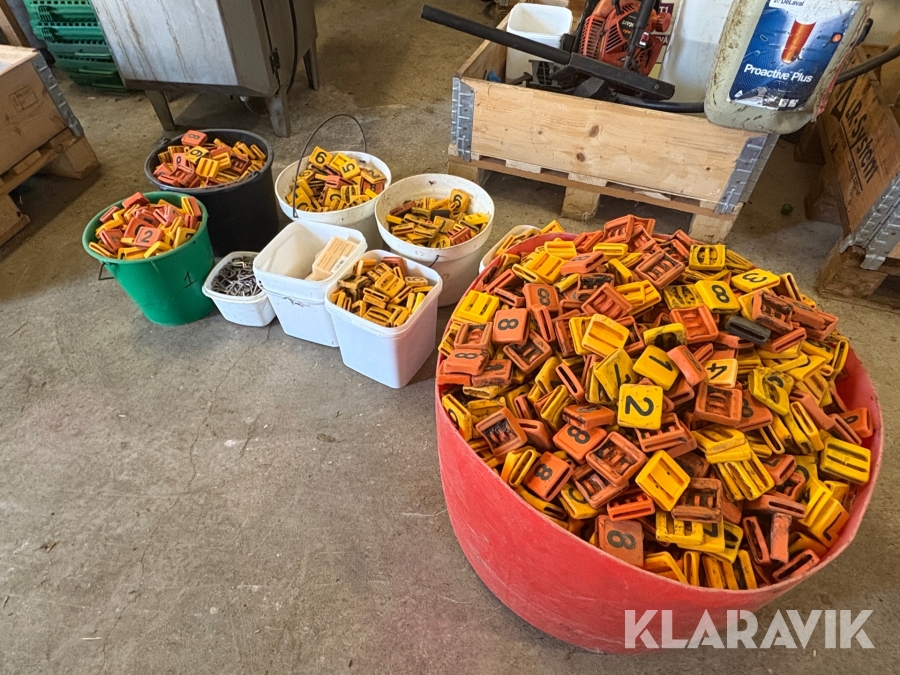 Halsremsmärken nr 0-9 ca 2000st Willab