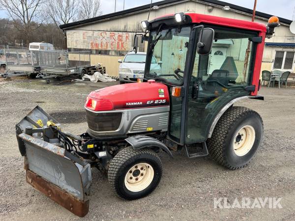 Traktor Yanmar EF 235 med vikplog & spridare