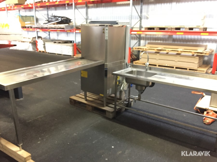 Storköksdiskmaskin med bänkar