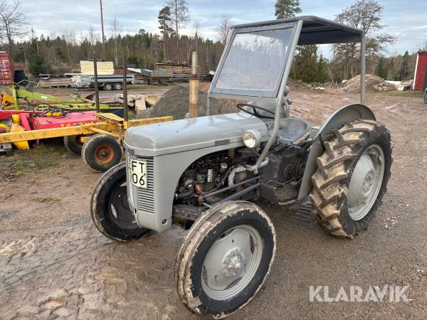 Traktor Massey Ferguson TEA 20 B