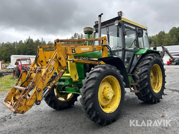 Traktor John Deere 2140