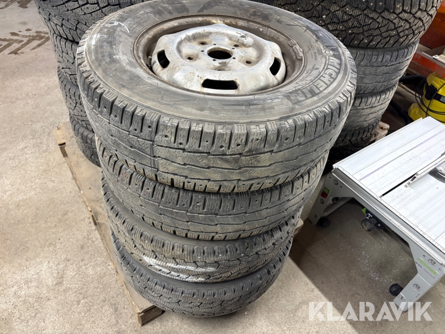 Vinterhjul Michelin / Pirelli 215/75R16C Ford Transit 4 st 