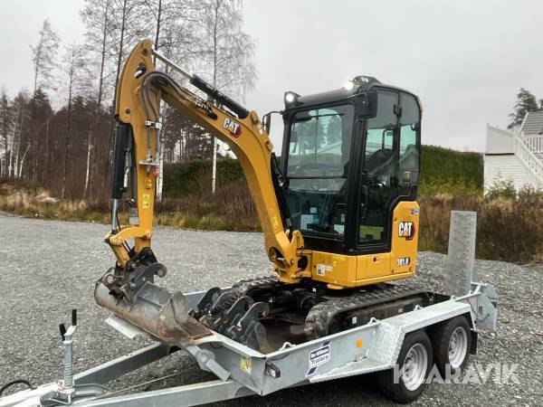 Grävmaskin CAT 301,8 med Williams trailer och redskap