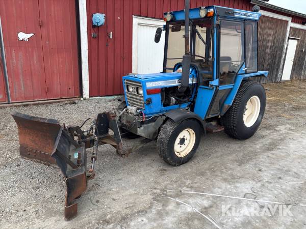 Traktor Iseki TE 4270F med flera redskap