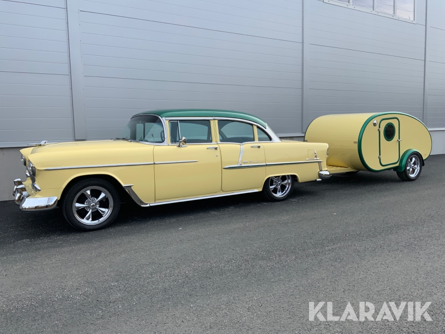 Veteranbil Chevrolet Bel Air -55 med husvagn