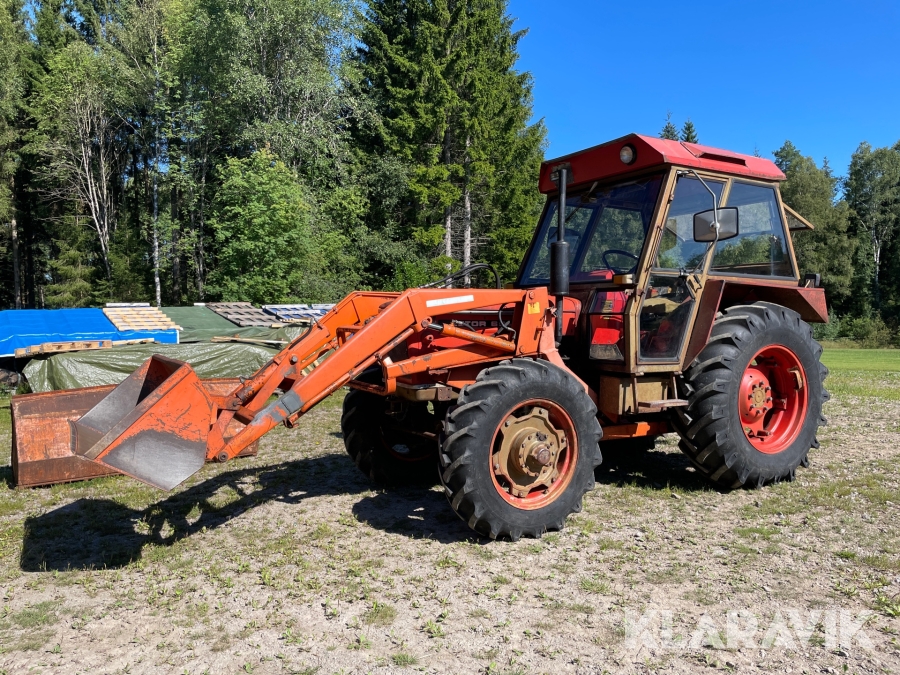 Traktor Zetor 6945 med frontlastare