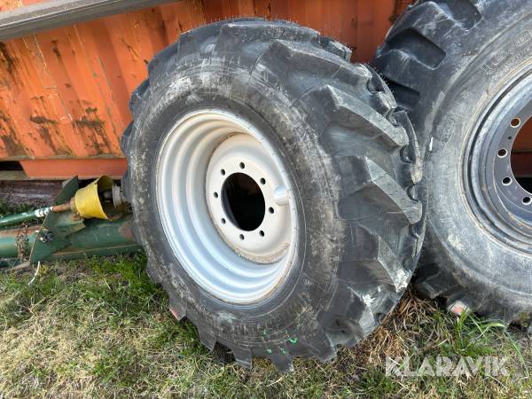 Traktordäck på fälg 400/80-24 1st