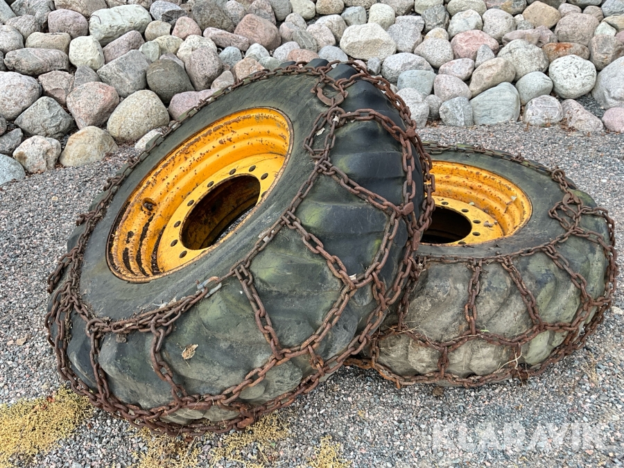 Däck på fälg Volvo 18.4-30