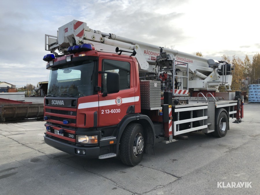 Hävare Bronto F32RL med stegpaket på Scania P94D B 4X2