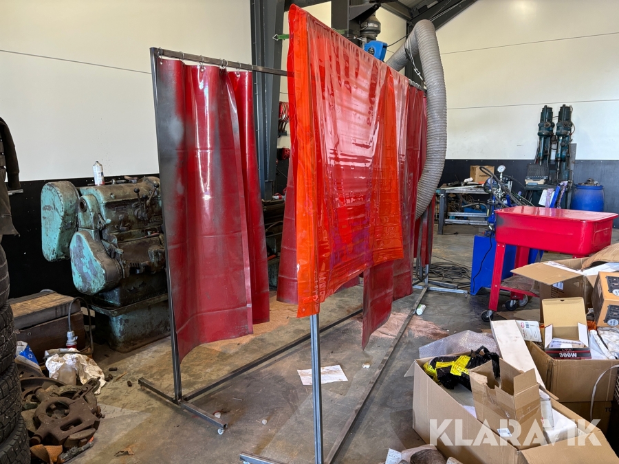 Svetsdraperier på ställning, 2 st