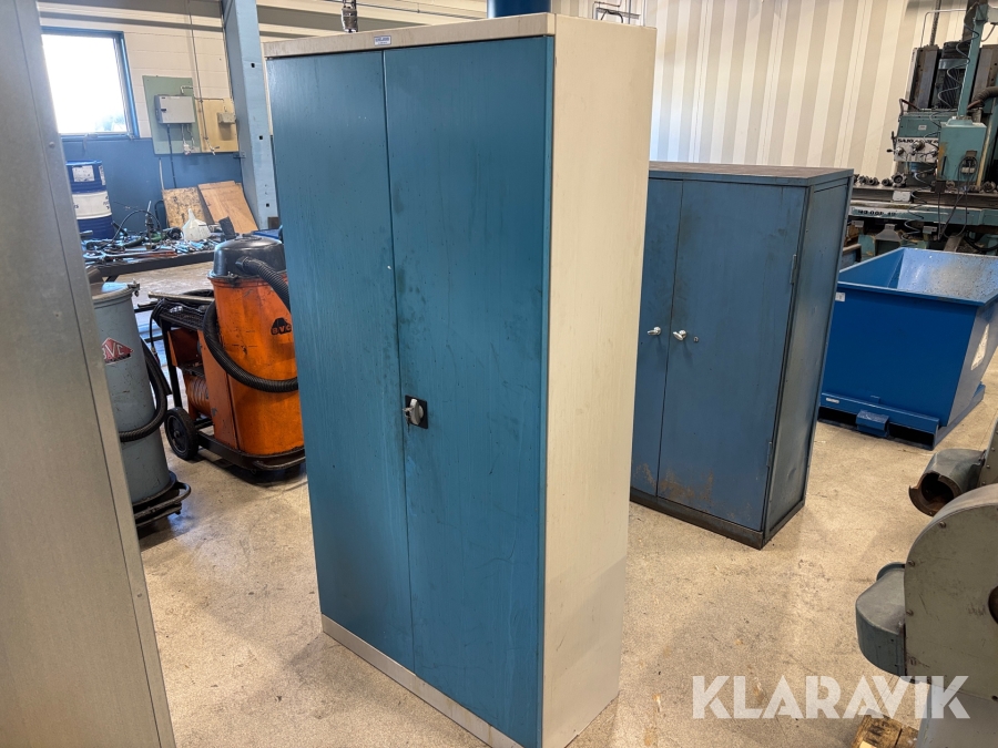 Plåtskåp 1000x2000 med hyllor