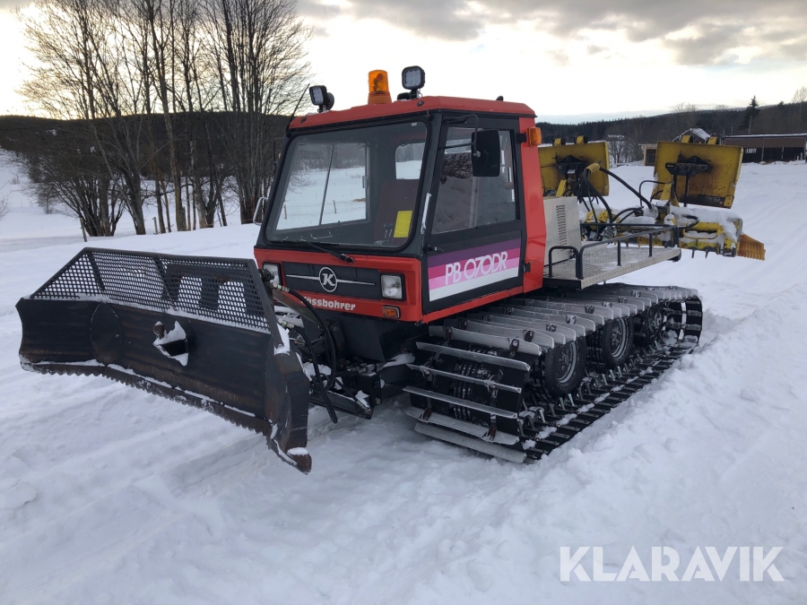 Pistmaskin Kässbohrer BP 070DR med fräs och spårläggare