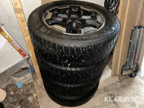 Dubbdäck Nissan navara 255/60R18 Kumho Wintercraft
