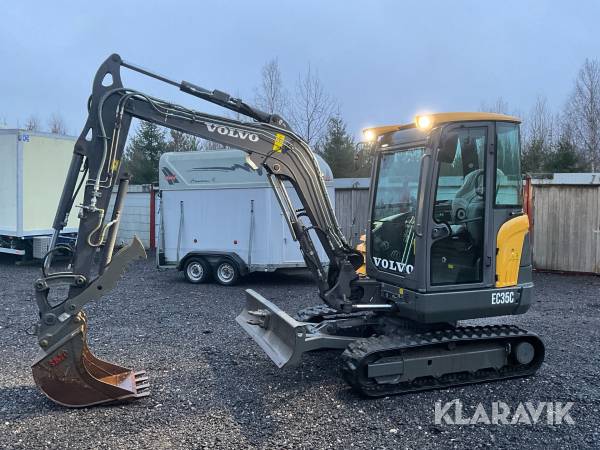 Grävmaskin Volvo EC35C med skopa